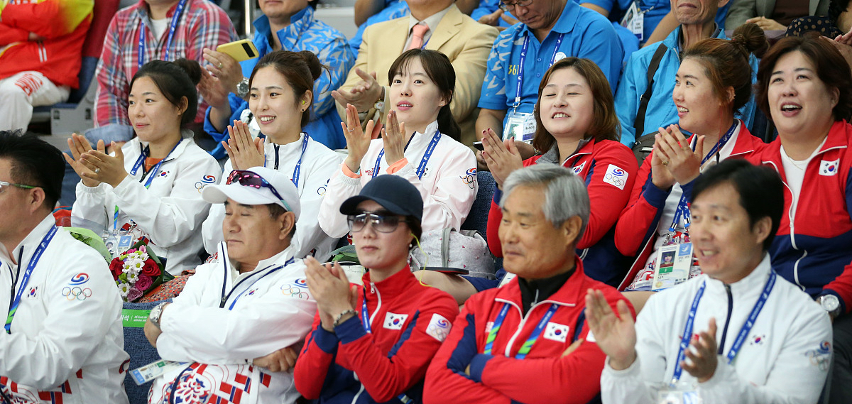 韩国女足队员团结一致，冲刺冠军