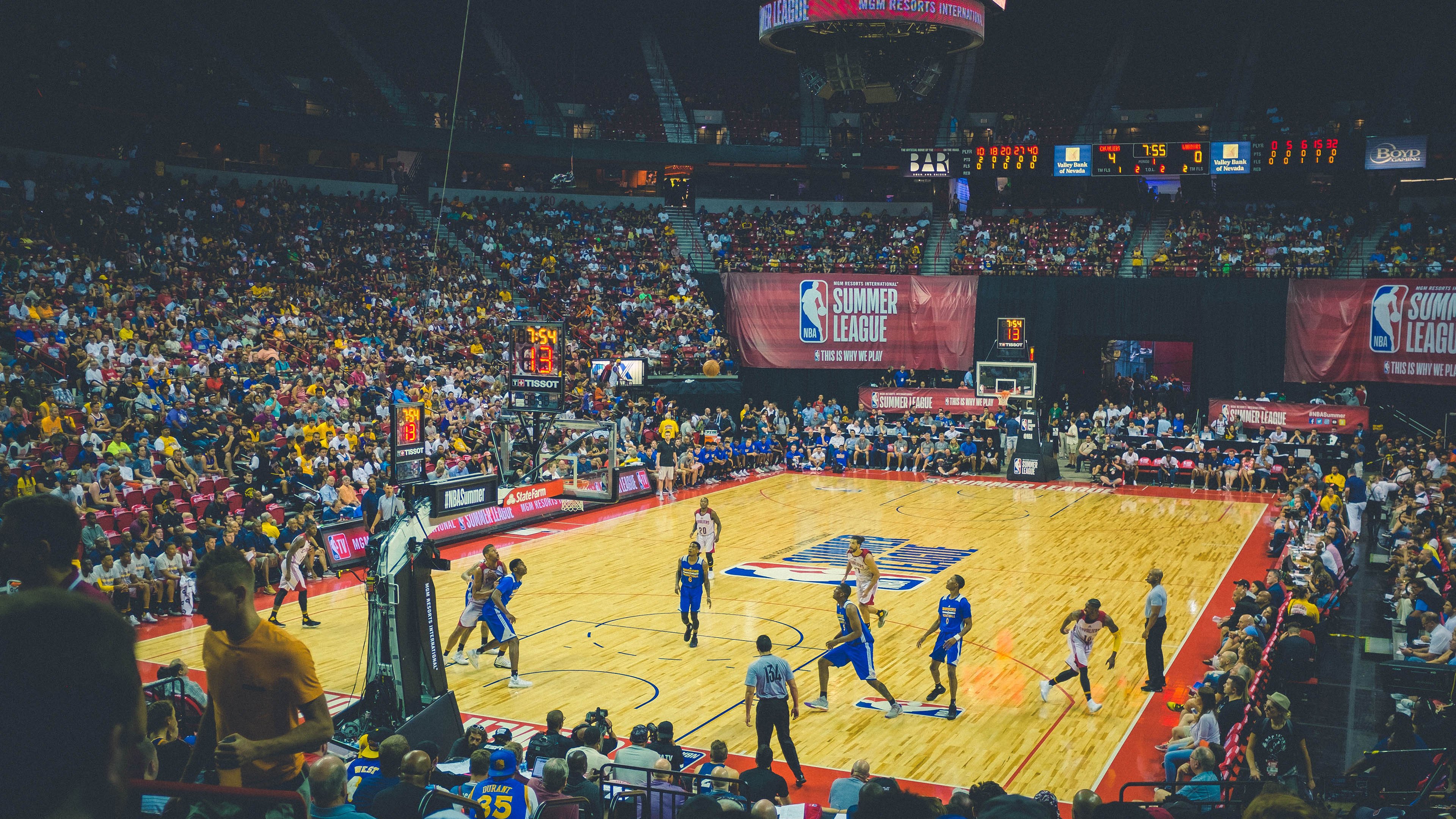 杜兰特关键节点出色防守，曼联带队取胜！